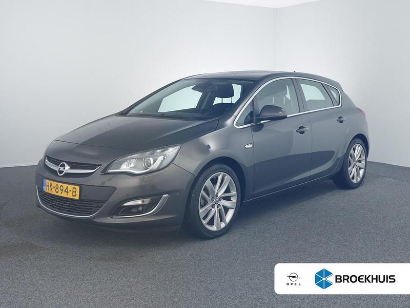 Grijs Occasion 2015 Opel Astra Sport Hatchback | € 12.400 (Eerlijke prijs) - Afbeelding 1/4