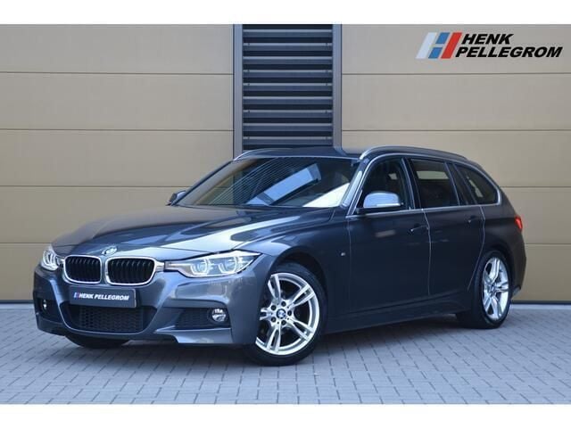 Grijs, metallic lak Gebruikt 2017 BMW 320 Executive Stationwagen | € 21.950 (Iets duurder) - Afbeelding 1/4