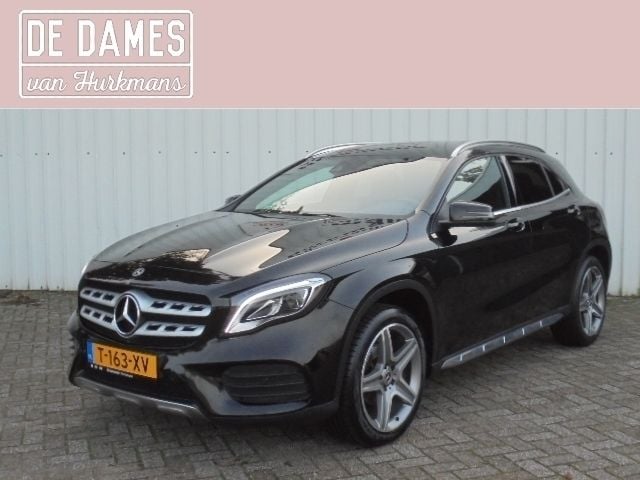 Zwart Gebruikt 2018 Mercedes GLA180 Business SUV | € 24.721 - Afbeelding 1/4