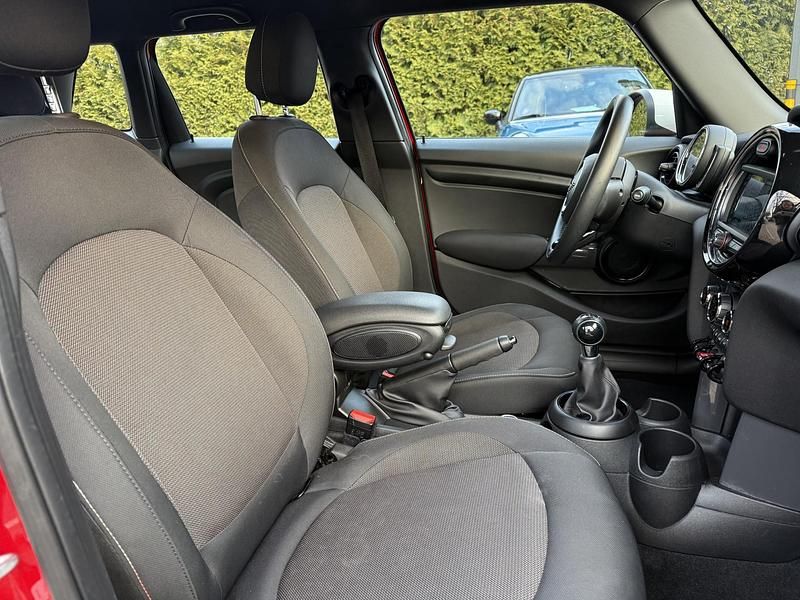 Occasion Mini Cooper Pepper 136 PK (100 kW) 2020 Rood Hatchback