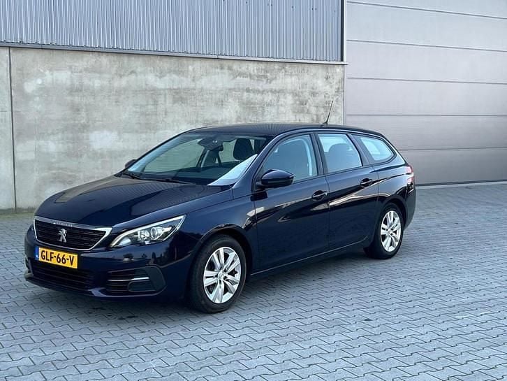 Blauw (metallic) Gebruikt 2017 Peugeot 308 Premium Stationwagen | € 7.950 (Goede deal) - Afbeelding 1/4