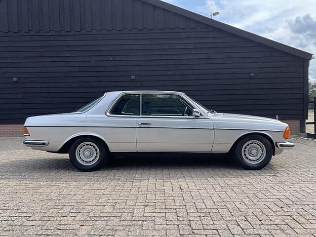 Zilver Gebruikt 1978 Mercedes 280 | € 19.900 - Afbeelding 1/4