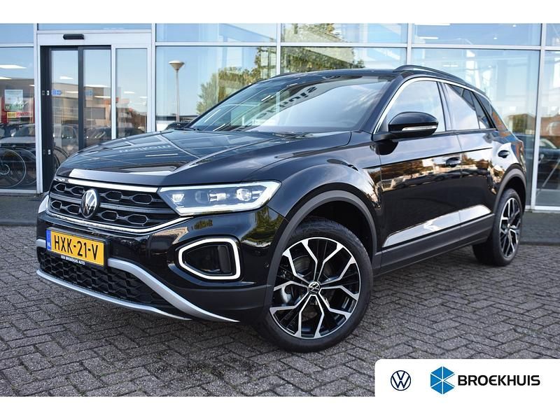 Zwart Gebruikt 2025 VW T-Roc Edition SUV | € 39.895 (Duur) - Afbeelding 1/4