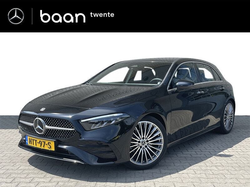 Zwart, metallic lak Gebruikt 2025 Mercedes A180 Advanced Hatchback | € 41.900 (Duur) - Afbeelding 1/4