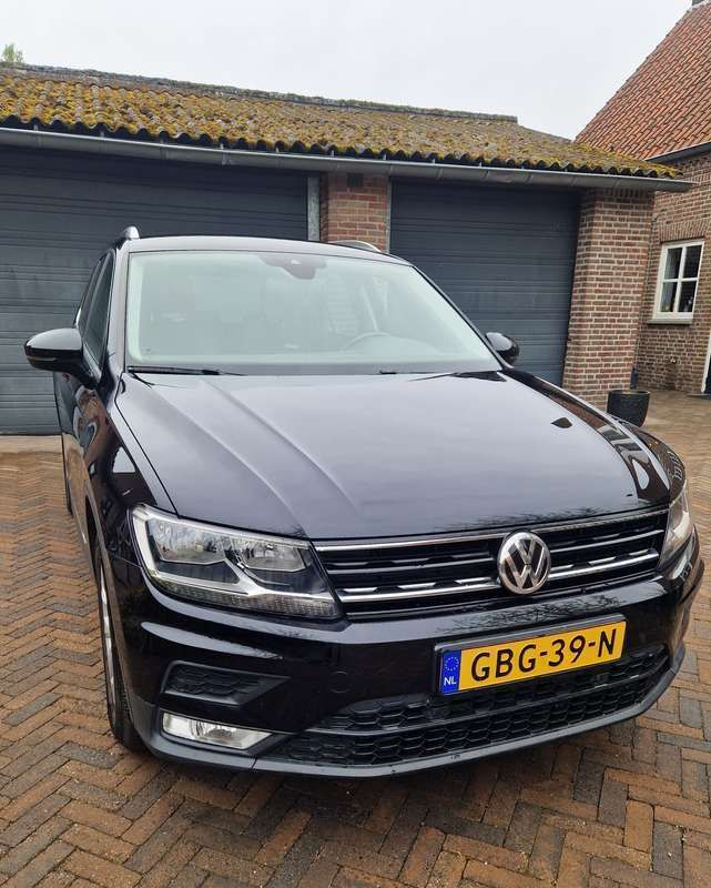 Zwart Gebruikt 2016 VW Tiguan SUV | € 18.950 (Iets duurder) - Afbeelding 1/4