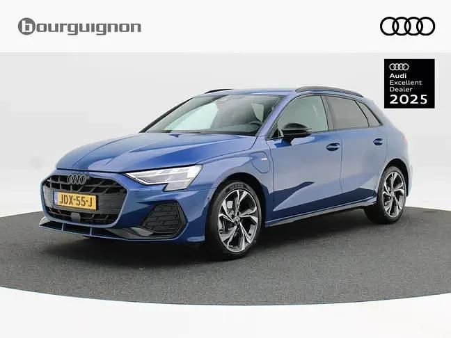 Blauw Gebruikt 2025 Audi A3 Sportback e-tron S-Line Hatchback | € 49.450 - Afbeelding 1/4