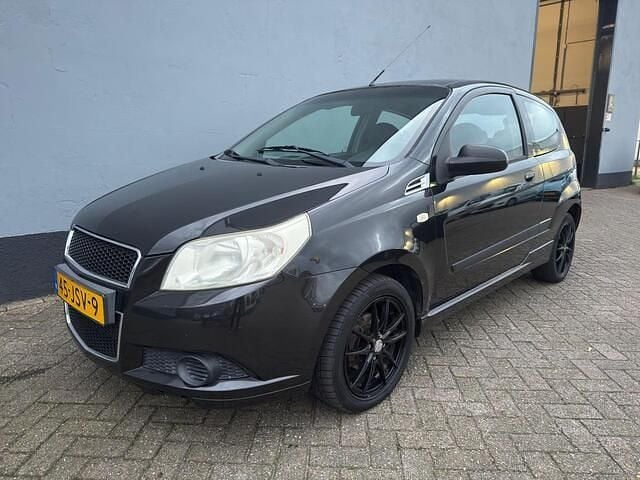 Zwart Occasion 2009 Chevrolet Aveo LS Hatchback | € 3.250 (Eerlijke prijs) - Afbeelding 1/4