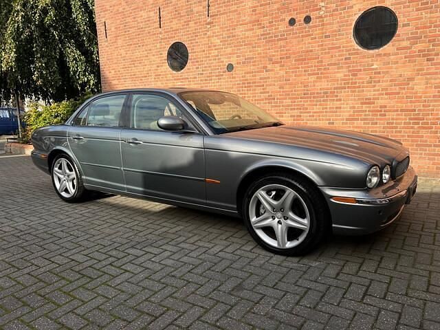 Grijs Gebruikt 2005 Jaguar XJR S Sedan | € 12.500 - Afbeelding 1/4