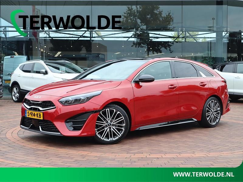 Rood Occasion 2023 Kia ProCeed GT Hatchback | € 26.945 (Eerlijke prijs) - Afbeelding 1/4