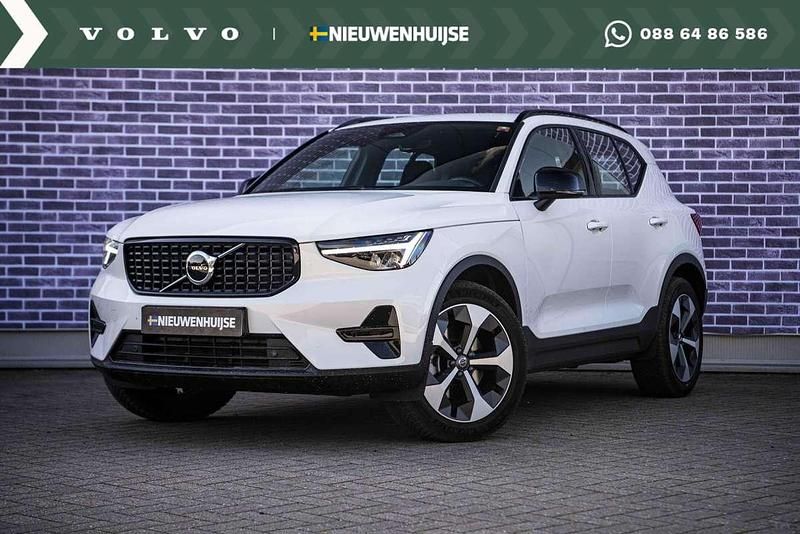 Wit Gebruikt 2025 Volvo XC40 Plus SUV | € 44.399 (Eerlijke prijs) - Afbeelding 1/3