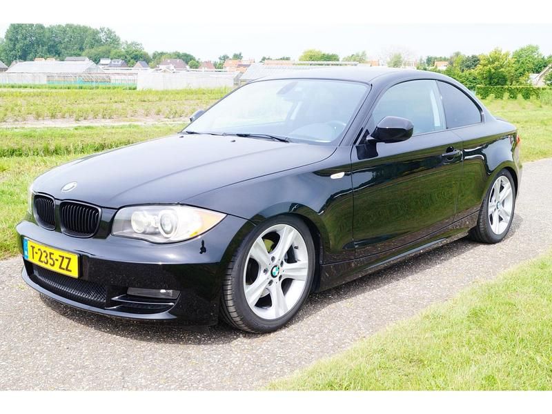 Zwart Gebruikt 2011 BMW 125 Coupé Executive Coupé | € 18.645 - Afbeelding 1/4