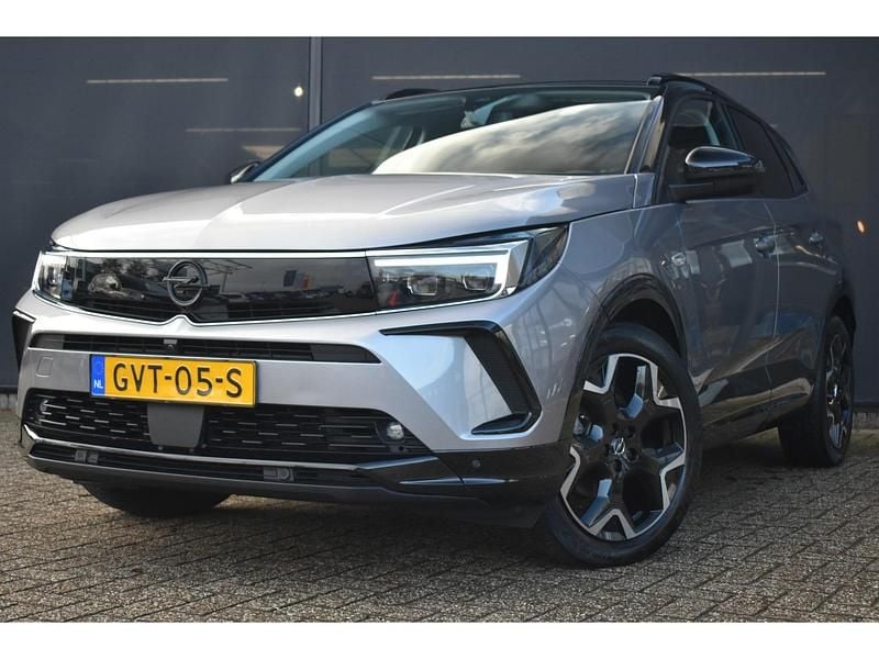 Grijs Occasion 2024 Opel Grandland X SUV | € 29.900 (Goede deal) - Afbeelding 1/4