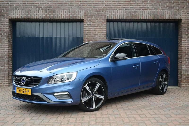 Blauw Gebruikt 2018 Volvo V60 R-Design Stationwagen | € 20.750 (Super prijs) - Afbeelding 1/4