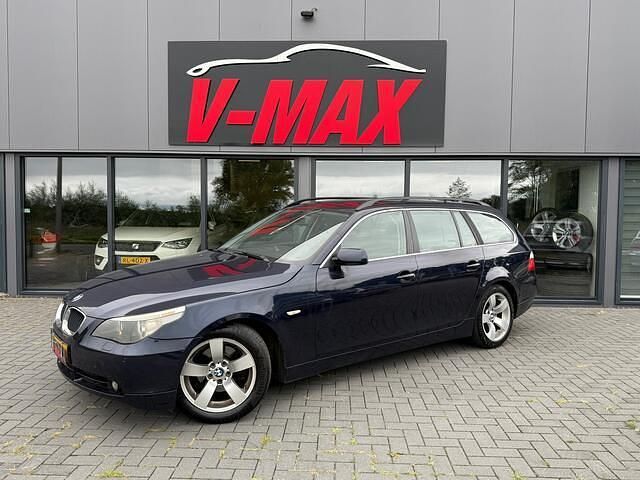 Blauw Gebruikt 2006 BMW 523 Executive Stationwagen | € 3.999 (Eerlijke prijs) - Afbeelding 1/4