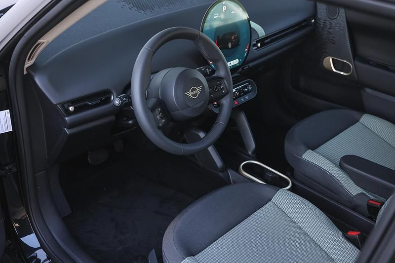 Nieuw Mini Cooper SE Essential 160 kW (218 PK) 2025 Zwart Hatchback