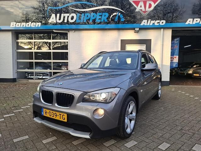 Grijs (metallic) Occasion 2011 BMW X1 Executive SUV | € 8.950 (Eerlijke prijs) - Afbeelding 1/4