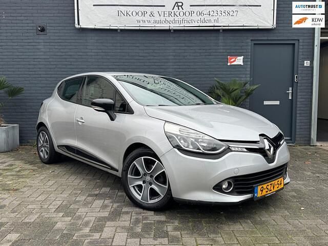 Grijs (metallic) Occasion 2014 Renault Clio IV Expression Hatchback | € 6.995 (Eerlijke prijs) - Afbeelding 1/4