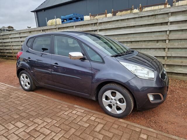 Grijs, metallic lak Gebruikt 2014 Kia Venga Hatchback | € 5.950 (Eerlijke prijs) - Afbeelding 1/4