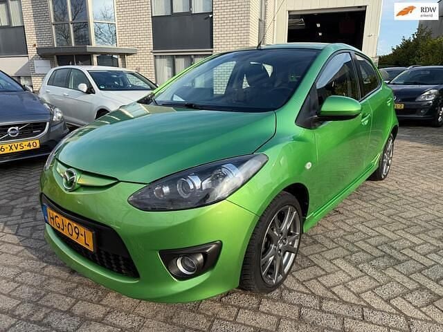 Groen (metallic) Occasion 2009 Mazda 2 Hatchback | € 5.350 (Eerlijke prijs) - Afbeelding 1/4