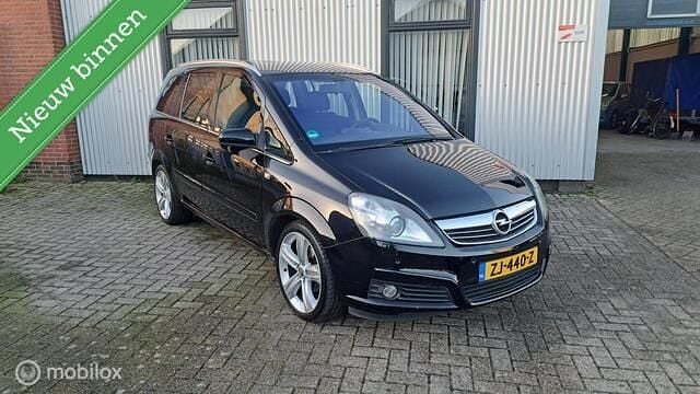 Zwart Gebruikt 2008 Opel Zafira Essentia MPV | € 3.450 (Eerlijke prijs) - Afbeelding 1/4