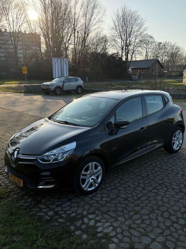 Zwart Gebruikt 2017 Renault Clio IV Hatchback | € 9.750 (Iets duurder) - Afbeelding 1/4