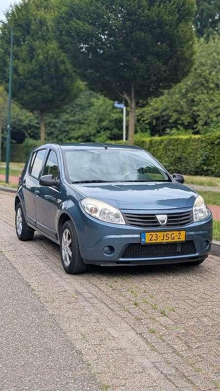 Blauw Gebruikt 2009 Dacia Sandero Ambiance Hatchback | € 3.150 (Eerlijke prijs) - Afbeelding 1/4