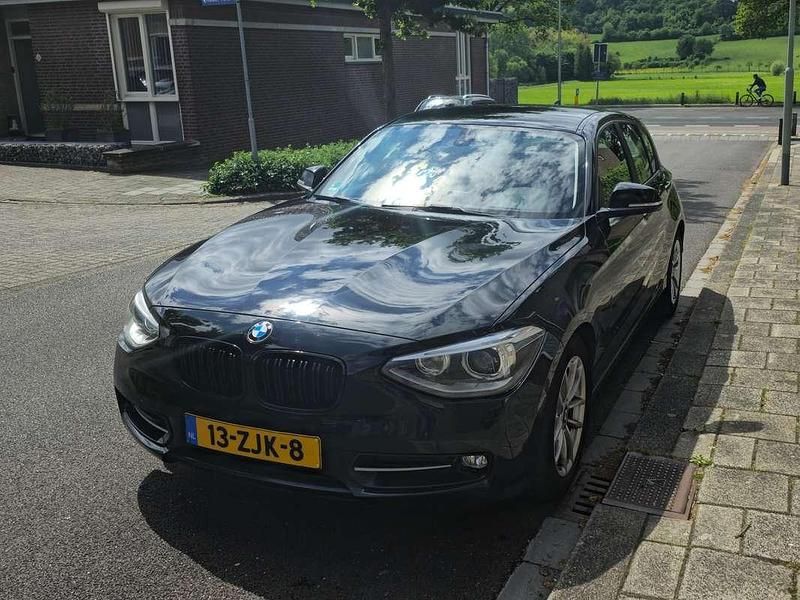 Zwart Gebruikt 2012 BMW 114 Hatchback | € 8.000 (Eerlijke prijs) - Afbeelding 1/4