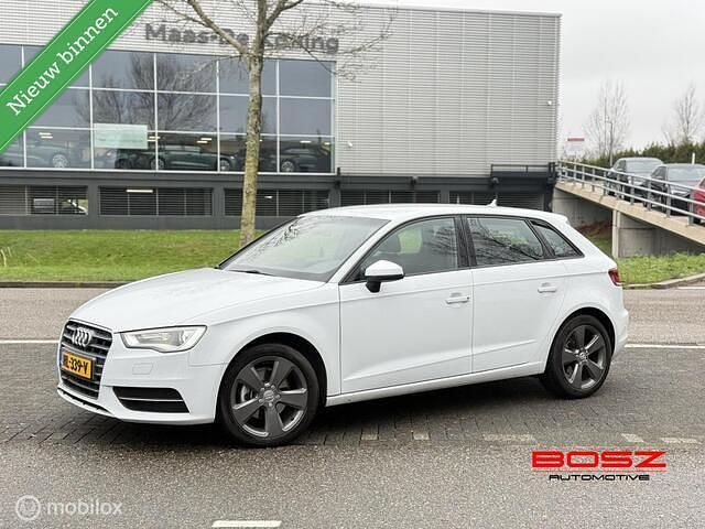 Wit Occasion 2015 Audi A3 Sportback S-Line Hatchback | € 11.495 (Goede deal) - Afbeelding 1/4