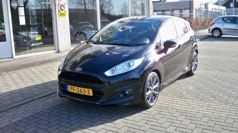Zwart Occasion 2017 Ford Fiesta ST-Line Hatchback | € 10.950 (Goede deal) - Afbeelding 1/4