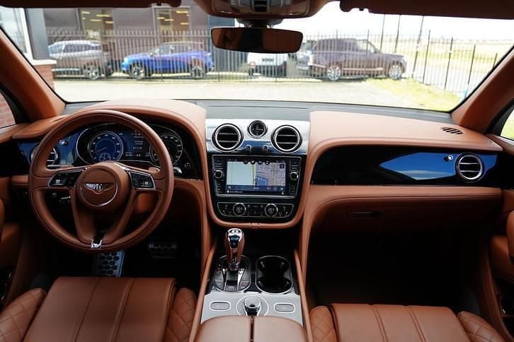 Occasion Bentley Bentayga 551 PK (405 kW) 2018 Grijs SUV