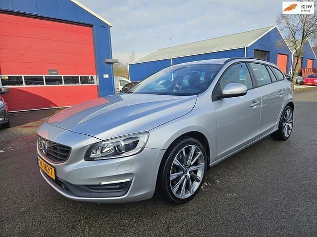 Grijs Occasion 2016 Volvo V60 Kinetic Stationwagen | € 14.950 (Duur) - Afbeelding 1/4