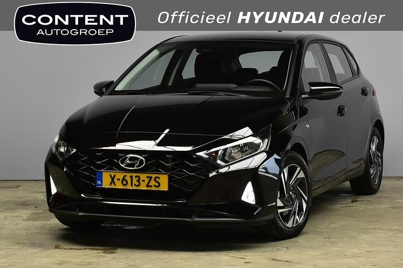 Zwart, metallic lak Gebruikt 2024 Hyundai i20 Comfort Hatchback | € 18.940 (Goede deal) - Afbeelding 1/4