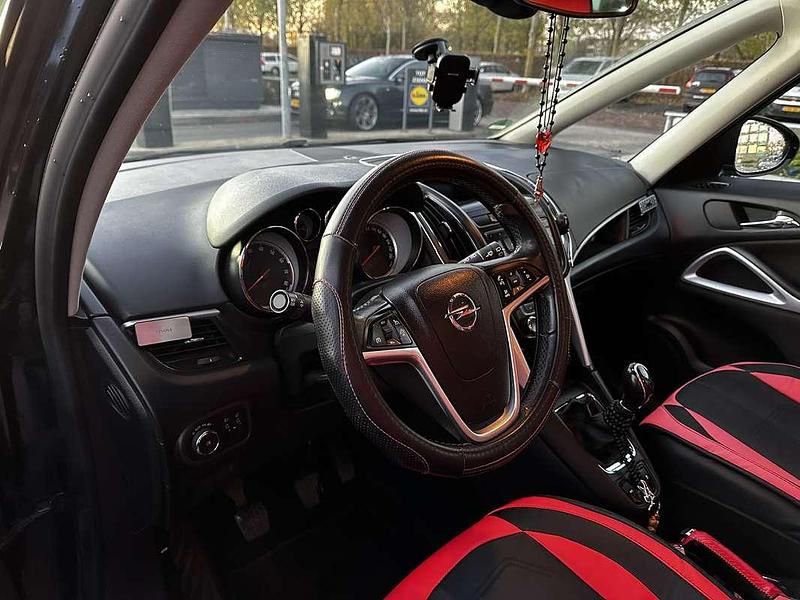 Zwart Gebruikt 2013 Opel Zafira Tourer MPV | € 6.200 (Eerlijke prijs) - Afbeelding 1/4