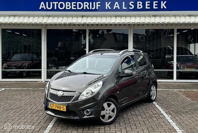 Bruin Gebruikt 2010 Chevrolet Spark LT Hatchback | € 3.249 (Eerlijke prijs) - Afbeelding 1/4