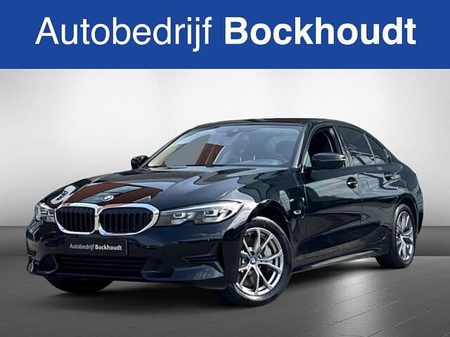 Zwart Occasion 2022 BMW 330 Sedan | € 33.750 (Super prijs) - Afbeelding 1/4