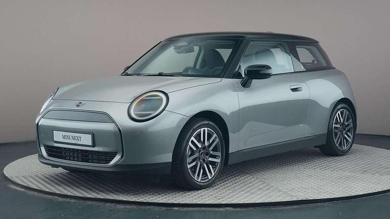 Grijs Nieuw 2024 Mini Cooper Classic Hatchback | € 29.990 (Goede deal) - Afbeelding 1/4