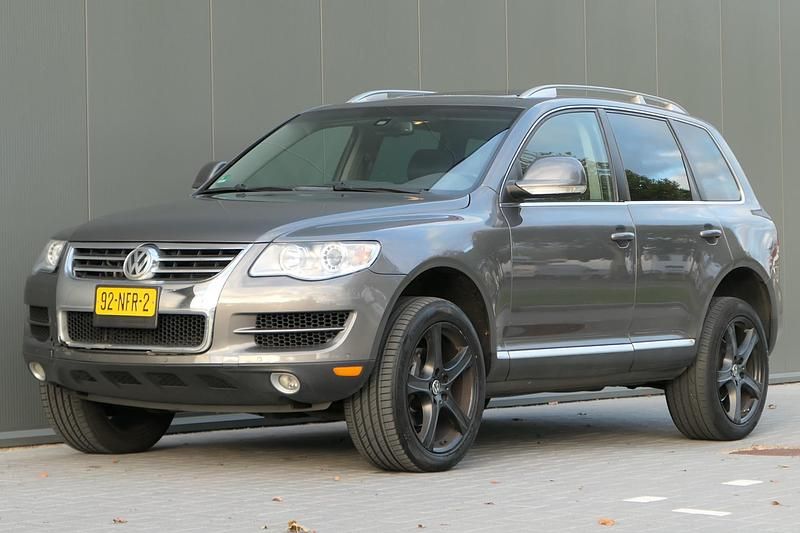 Grijs Gebruikt 2009 VW Touareg Highline SUV | € 6.940 - Afbeelding 1/4