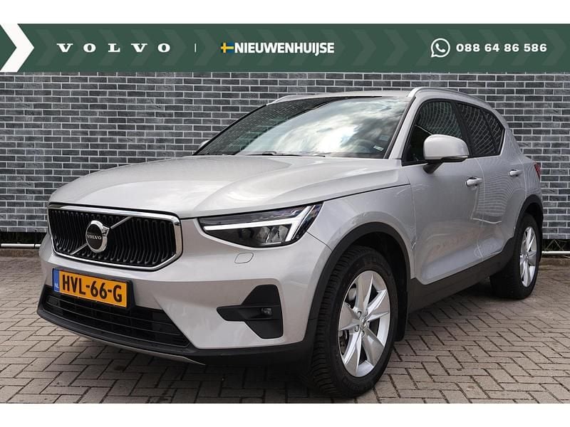Grijs Gebruikt 2022 Volvo XC40 Core SUV | € 37.899 (Eerlijke prijs) - Afbeelding 1/4