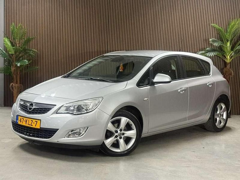 Grijs Gebruikt 2010 Opel Astra Edition Hatchback | € 3.499 (Iets duurder) - Afbeelding 1/4