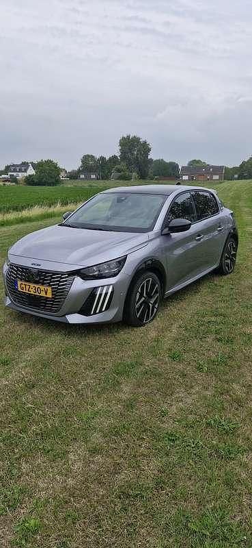 Grijs Nieuw 2024 Peugeot 208 GT Hatchback | € 27.500 (Super prijs) - Afbeelding 1/4