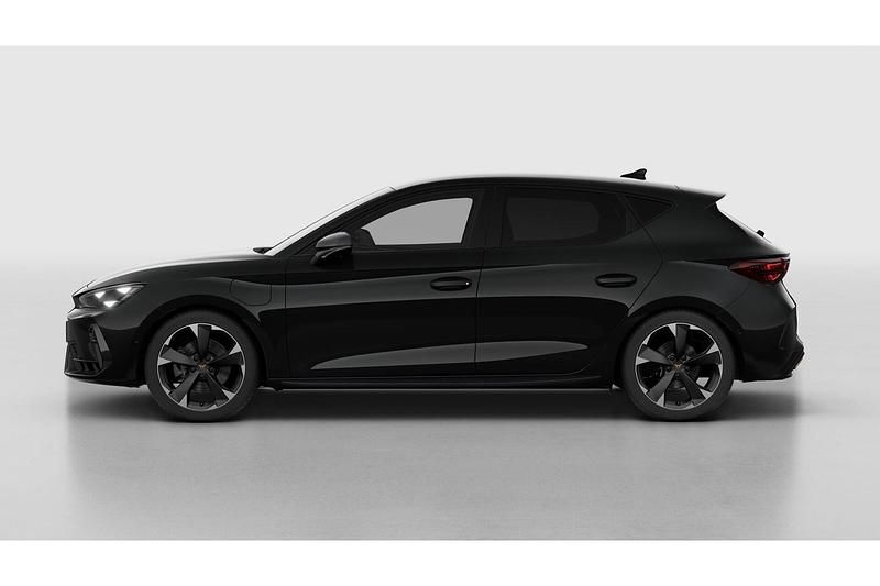 Nieuw Cupra Leon 2025 Midnight black Hatchback