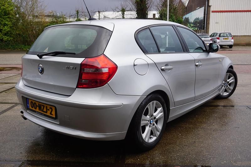 Occasion BMW 118 Efficient Dynamics 143 PK (105 kW) 2011 Grijs (metallic) Hatchback