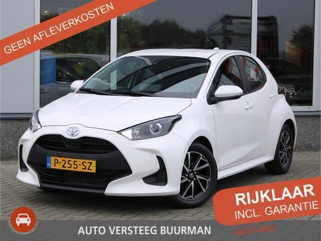 Wit Gebruikt 2022 Toyota Yaris Active Hatchback | € 17.950 (Eerlijke prijs) - Afbeelding 1/3