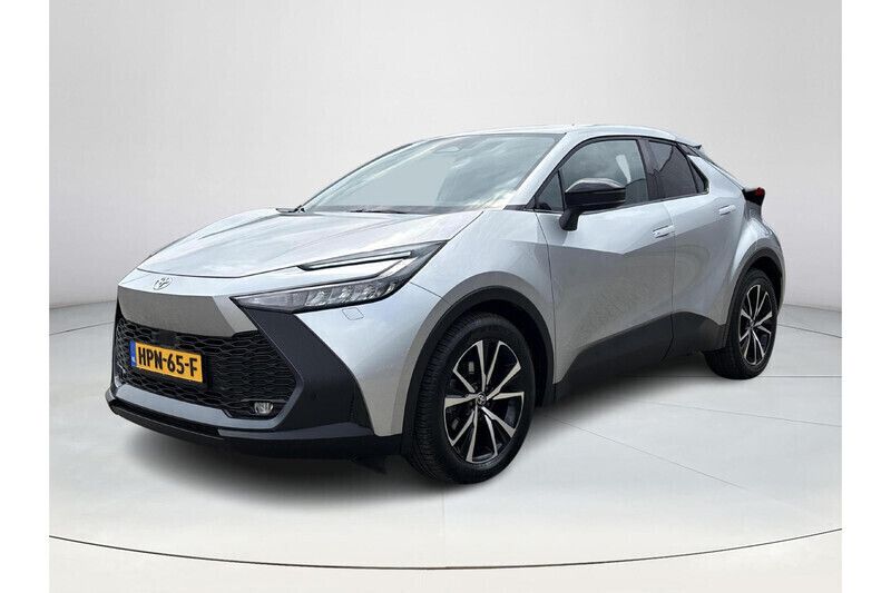 Grijs Gebruikt 2024 Toyota C-HR SUV | € 33.850 (Super prijs) - Afbeelding 1/4