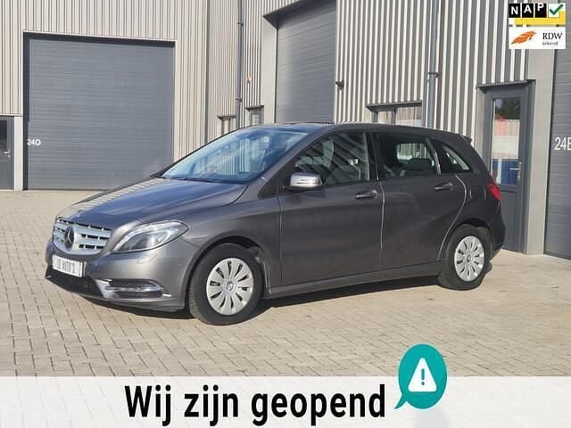 Grijs Gebruikt 2014 Mercedes B180 Ambition MPV | € 8.750 (Goede deal) - Afbeelding 1/4
