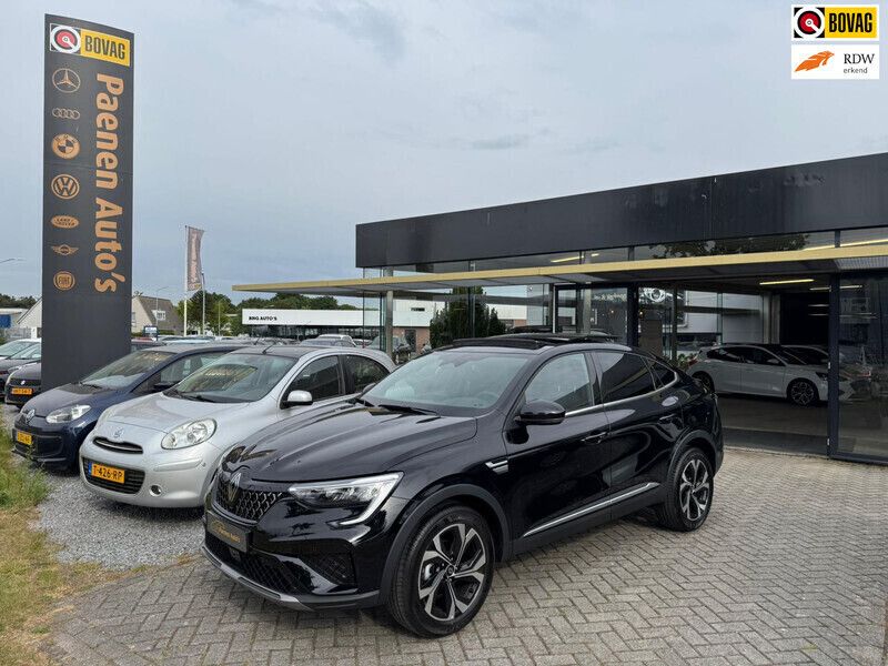 Zwart Nieuw 2025 Renault Arkana Techno SUV | € 36.499 - Afbeelding 1/4