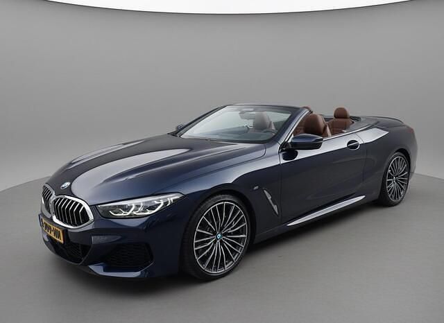 Zwart (metallic) Occasion 2021 BMW 840 M Sport Coupé | € 64.950 (Goede deal) - Afbeelding 1/4