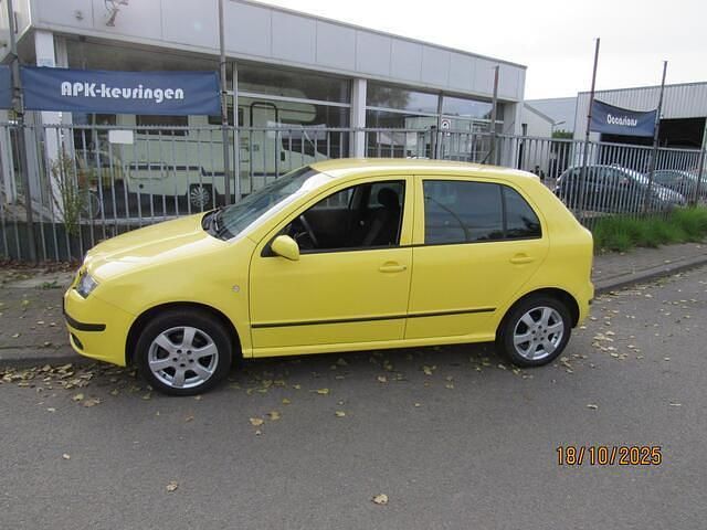 Geel Gebruikt 2007 Skoda Fabia Hatchback | € 2.000 (Eerlijke prijs) - Afbeelding 1/4