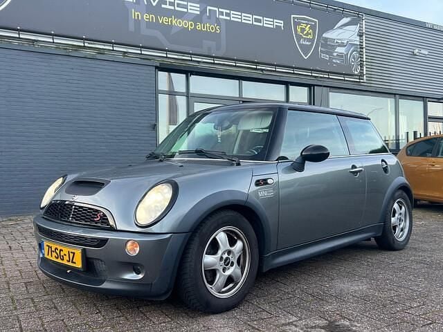 Grijs (metallic) Gebruikt 2006 Mini John Cooper Works Chili Hatchback | € 3.750 (Eerlijke prijs) - Afbeelding 1/4