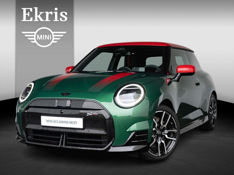 Groen Gebruikt 2024 Mini Cooper Hatchback | € 34.950 - Afbeelding 1/4